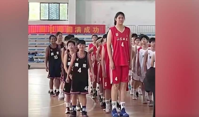 Zhang Ziyu and her classmates